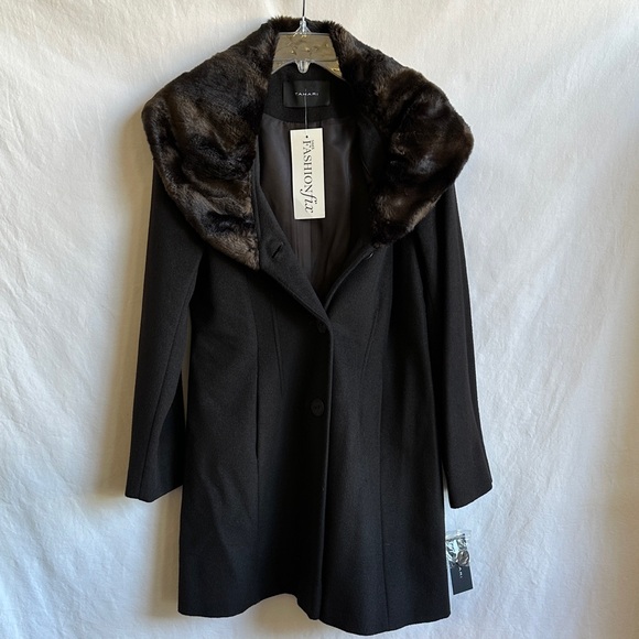 Tahari via Saks Fifth Avenue colt brown Ricky coat with faux fur collar size 10